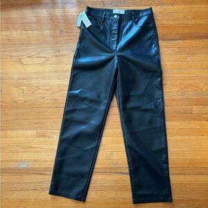 Aritzia Wilfred NWT The Melina™ Pant
High-waisted Vegan Leather pants size 6